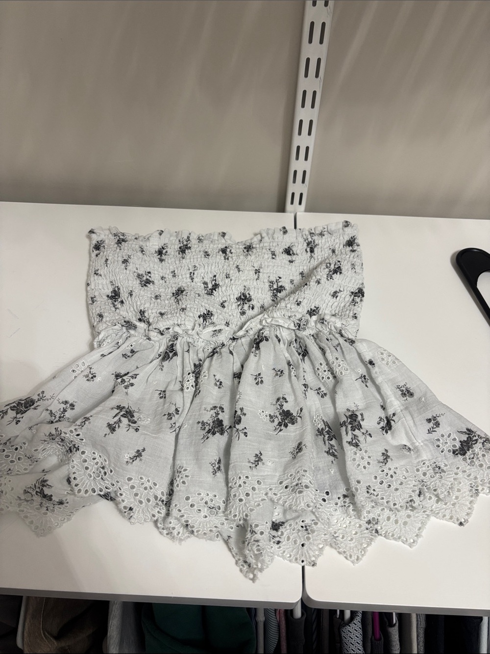 American eagle strapless top (M)